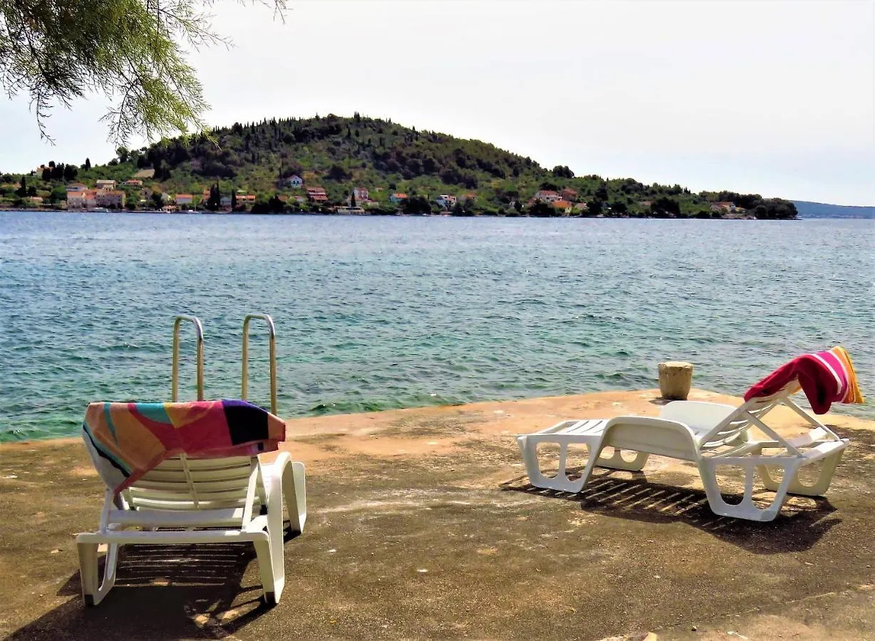 Apartment By The Sea And With Beautiful View, 2 Bedrooms, 4 Persons Kali Croazia
