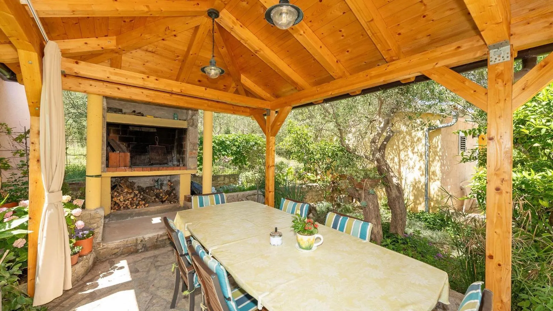 Apartment By The Sea And With Beautiful View, 2 Bedrooms, 4 Persons Kali